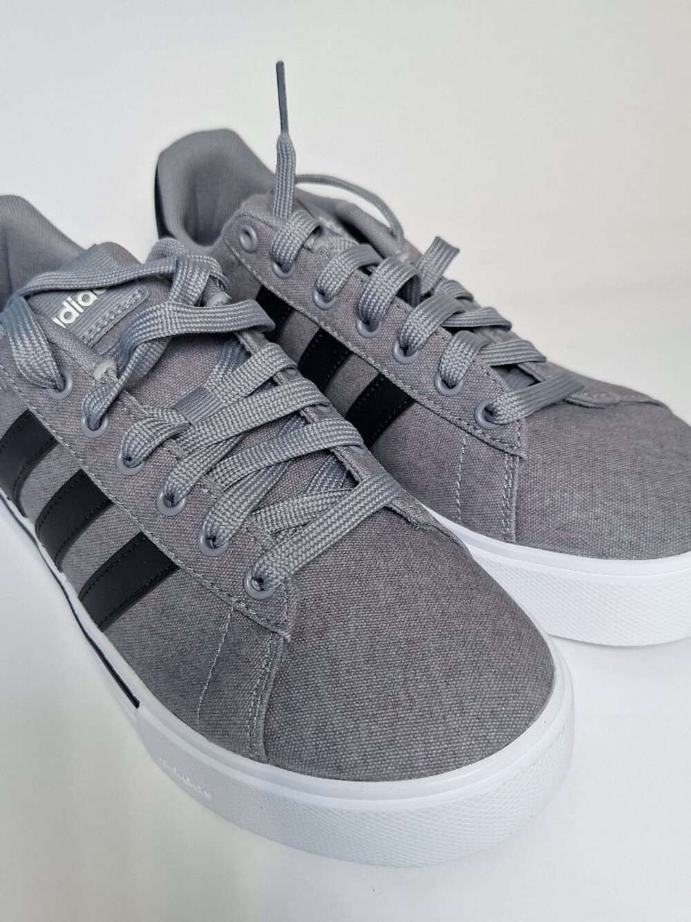 🔥 Brand New Adidas Daily 4.0 Grey/Black – Size 6.5Y (Fits Women’s 8) 🔥
